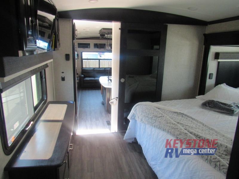 Jayco Pinnacle 36FBTS bedroom