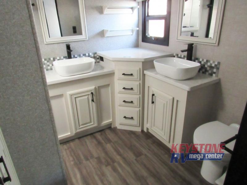 Jayco Pinnacle 38FLGS sinks